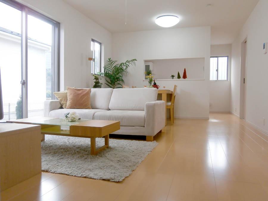 Living. Was building completed. Such as the actual image from per yang, We have to wait all the time so you can see directly.