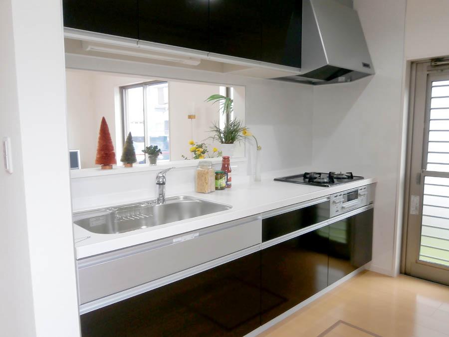 Kitchen. Was building completed. Such as the actual image from per yang, We have to wait all the time so you can see directly.