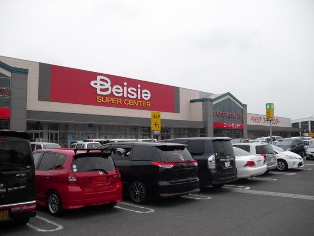 Supermarket. Beisia to Tsurugashima shop 1968m every day crowded with a lot of audience. 