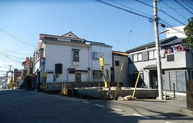 Local photos, including front road. Local (11 May 2013) Shooting