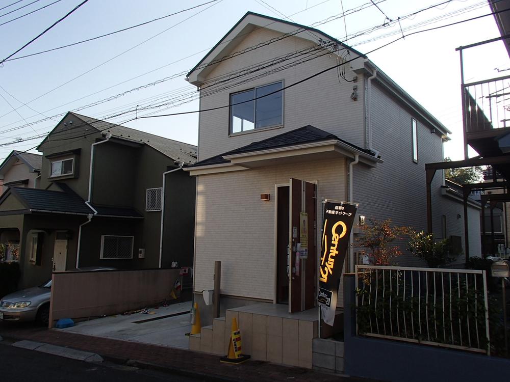 Local appearance photo. Local (12 May 2013) Shooting