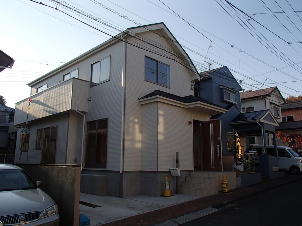 Local photos, including front road. Local (12 May 2013) Shooting