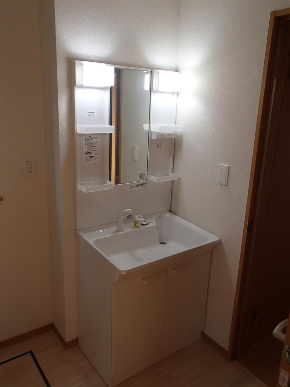 Wash basin, toilet. Indoor (12 May 2013) Shooting