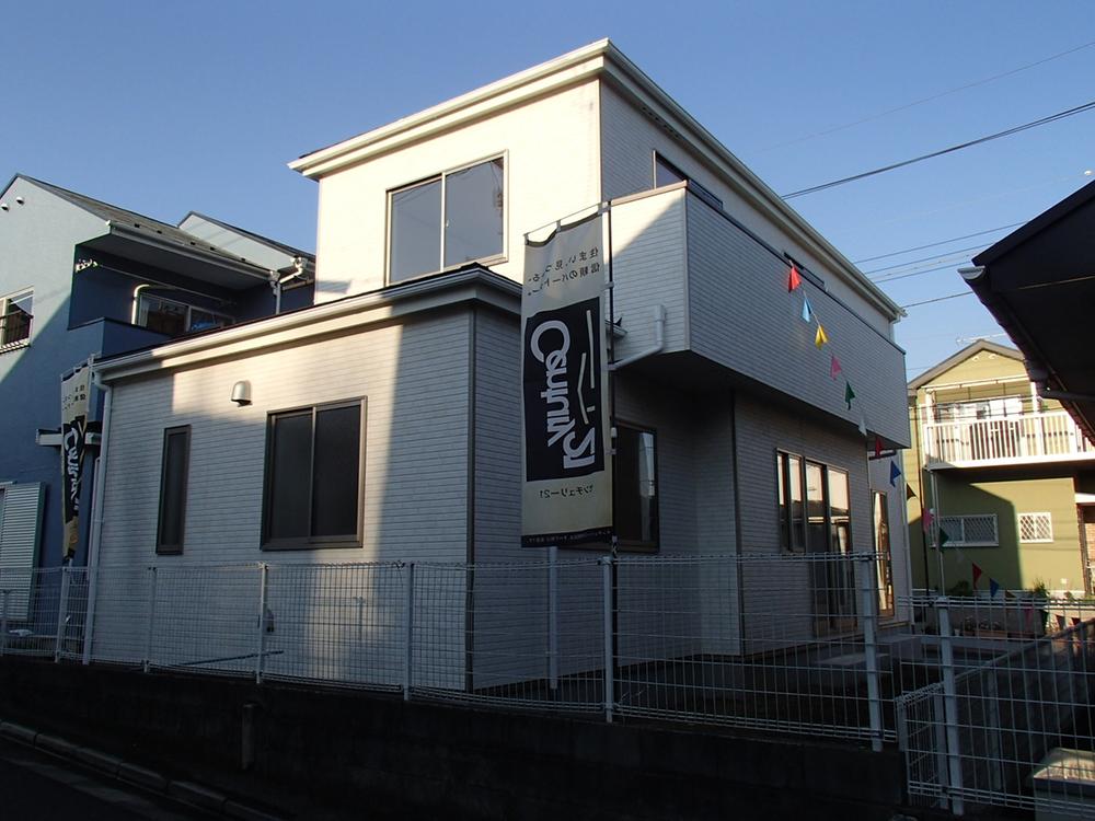 Local appearance photo. Local (12 May 2013) Shooting