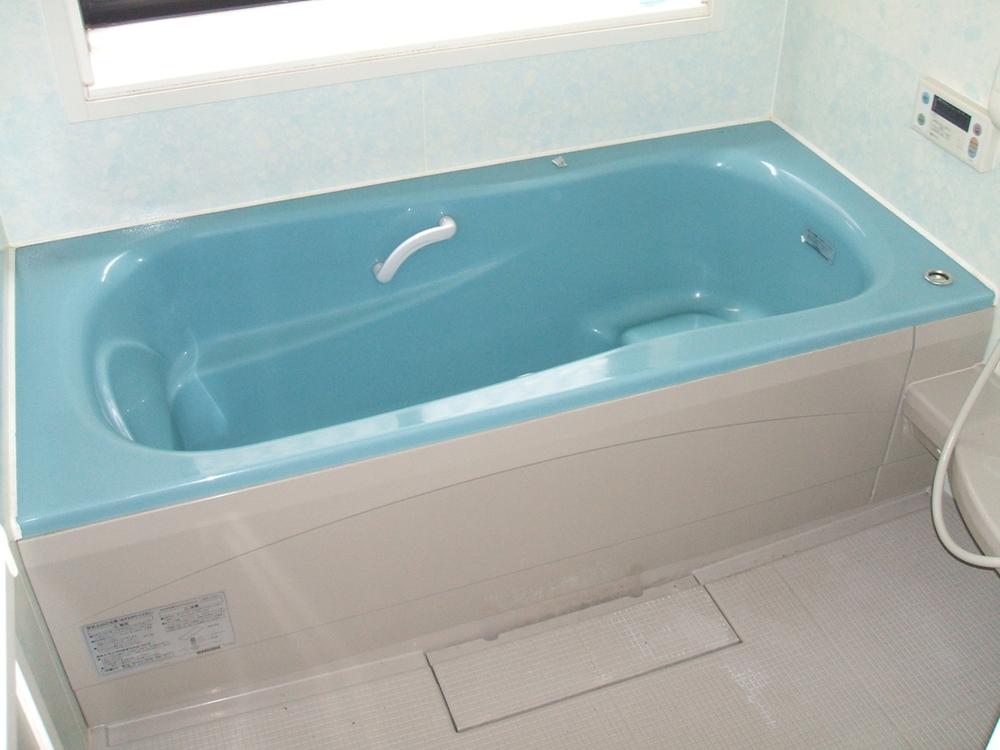 Bathroom. ◆ Tub was a light blue tones Indoor (September 2013) Shooting