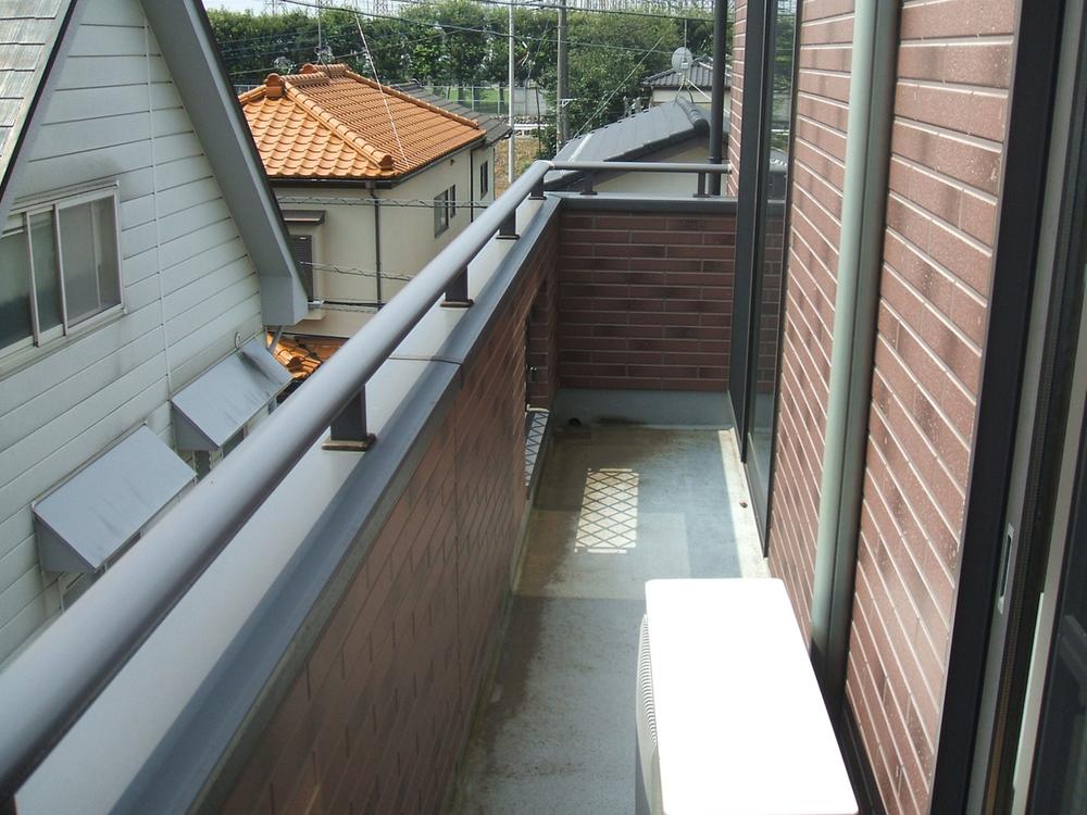 Balcony. ◆ Your laundry is also comfortable on the south-facing balcony