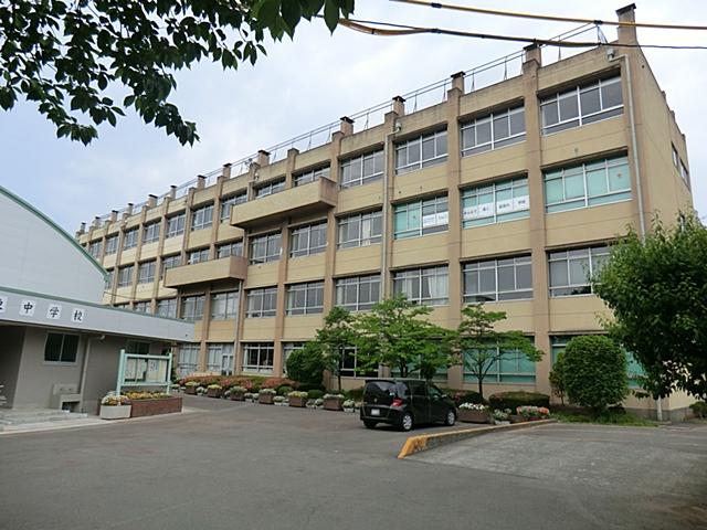 Junior high school. 2121m to Kawagoe Municipal Daito junior high school