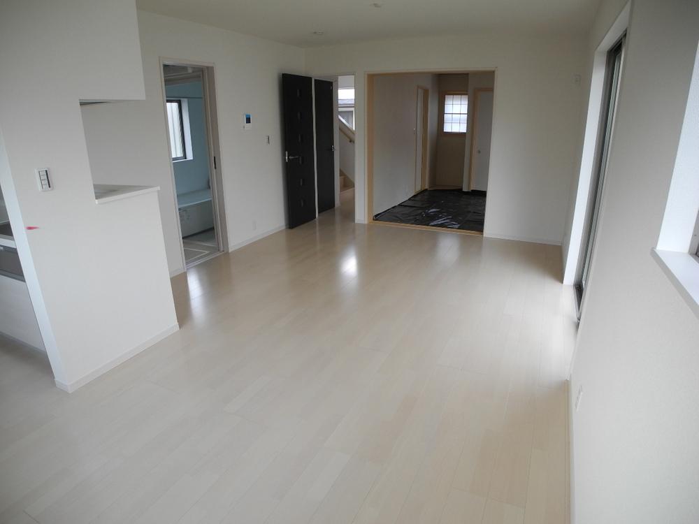 Living. ● spacious living in a modern atmosphere Indoor (10 May 2013) Shooting