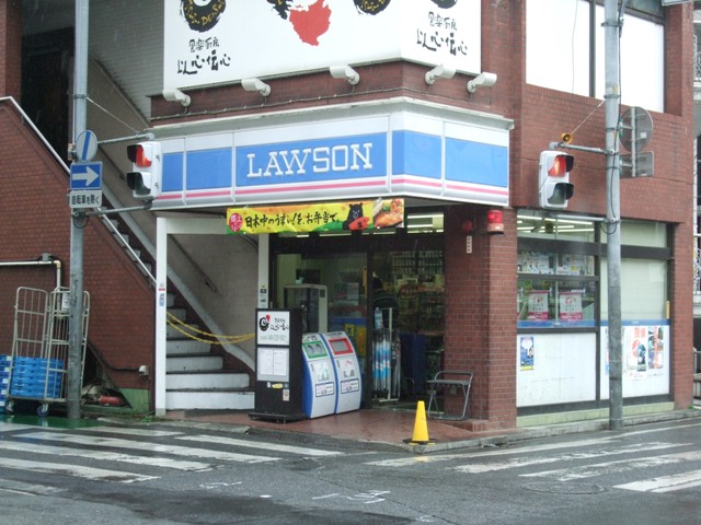 Convenience store. 500m to Lawson (convenience store)