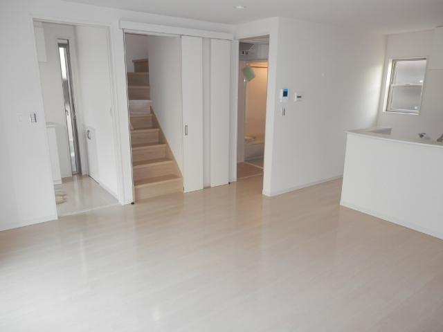 Same specifications photos (living). Same specifications