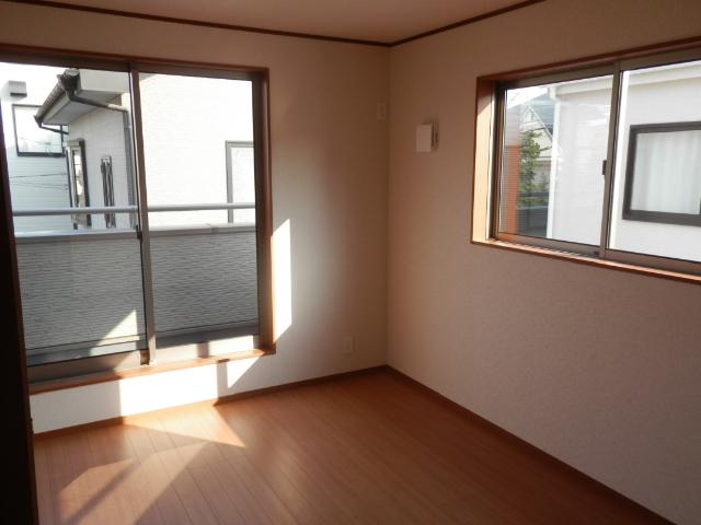 Same specifications photos (Other introspection). Same specifications