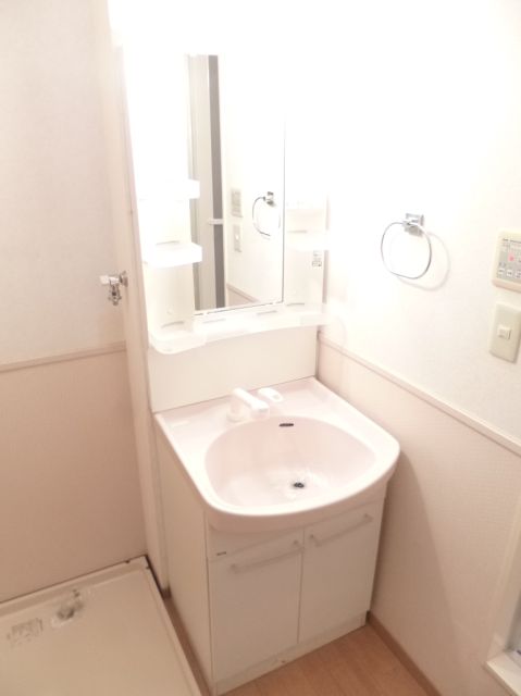 Washroom. With shampoo dresser ☆ 