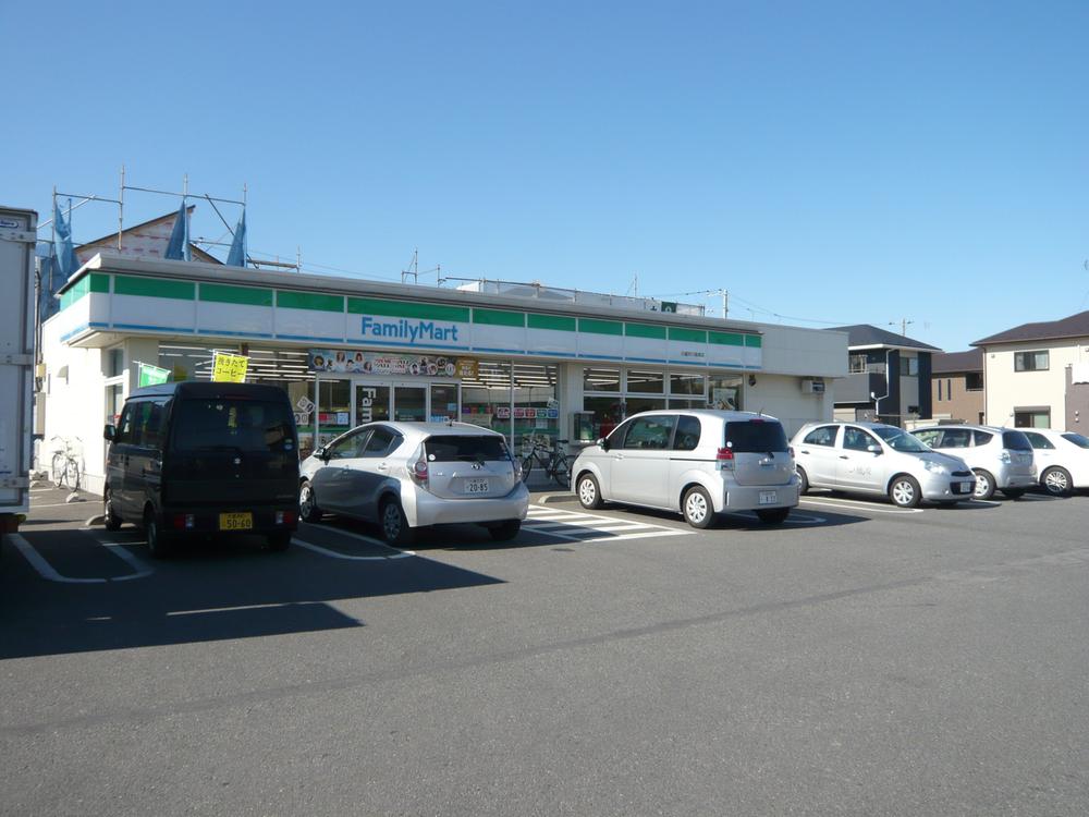 Convenience store. FamilyMart 1106m to Kawagoe Prefecture River Takahata shop