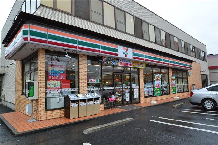 Convenience store. 440m to Seven-Eleven