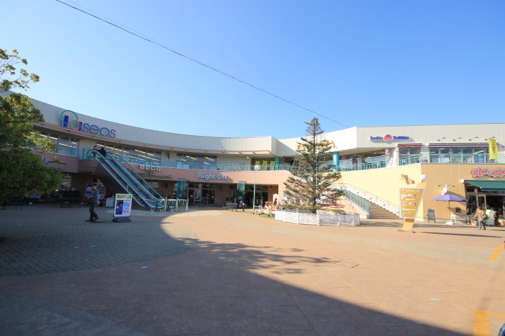 Shopping centre. Unikusu south Furuya Fitness building up (shopping center) 1725m