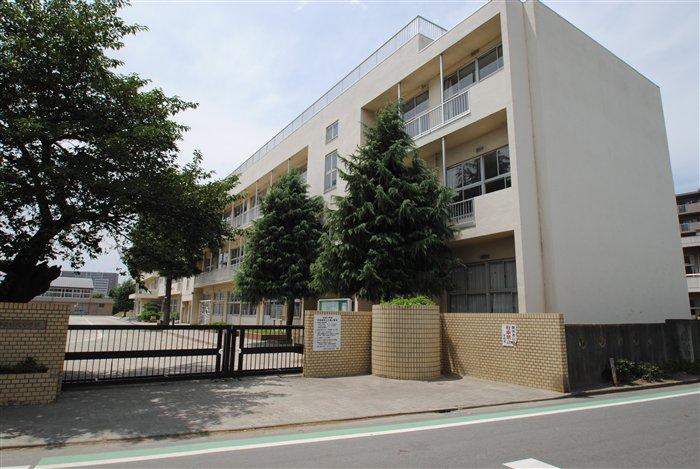 Primary school. 320m to Kawagoe Municipal Senba Elementary School