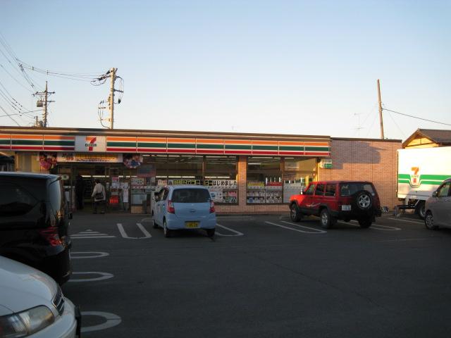 Convenience store. 150m to Seven-Eleven
