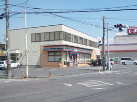 Convenience store. 800m to Seven-Eleven (convenience store)