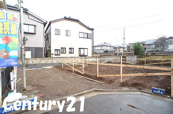 Local photos, including front road. 11 / 15 shooting Vacant lot