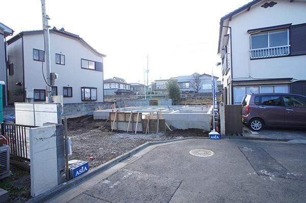 Local photos, including front road. 12 / 12 shooting Foundation