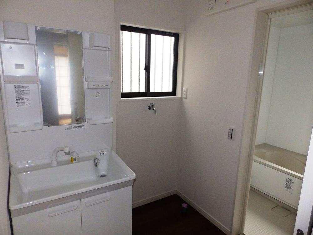 Bathroom.  [Washroom + bathroom] (December 2013 shooting)