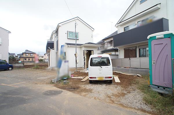 Local photos, including front road. Local (10 May 2013) Shooting