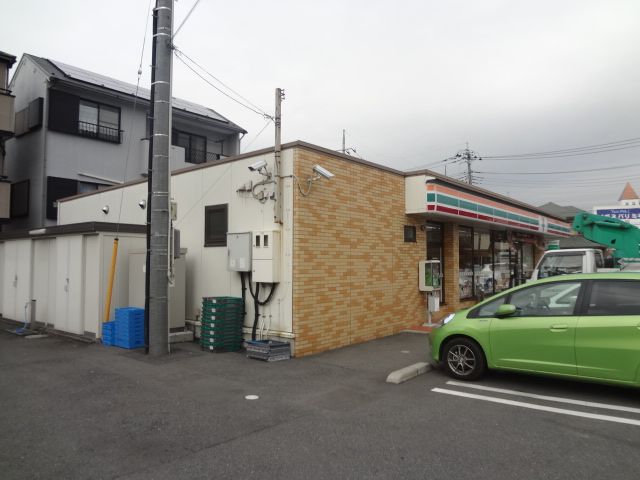 Convenience store. 270m to Seven-Eleven (convenience store)