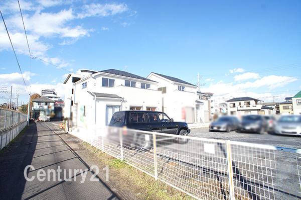 Local photos, including front road. Local (12 May 2013) Shooting