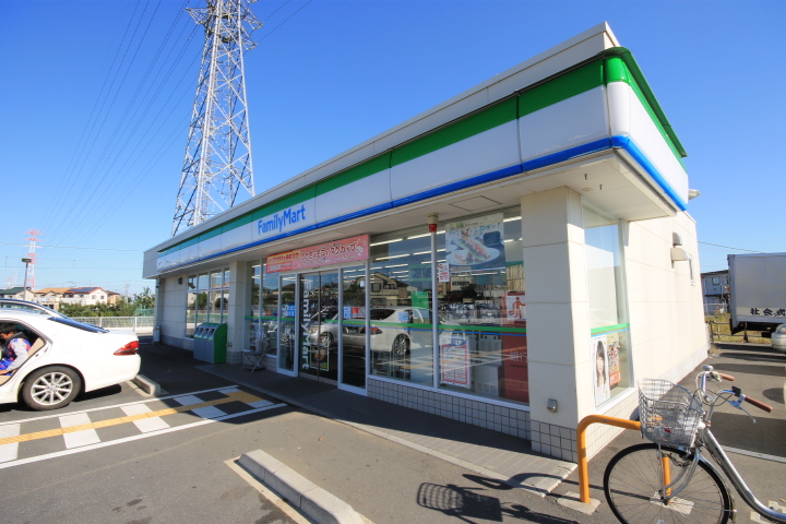 Convenience store. 710m to FamilyMart Kawagoe Imanari store (convenience store)