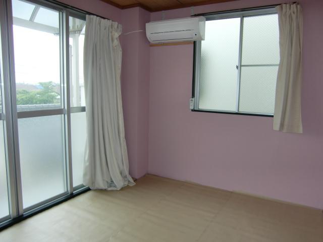 Living and room. Japanese-style room with air conditioning (6 quires)