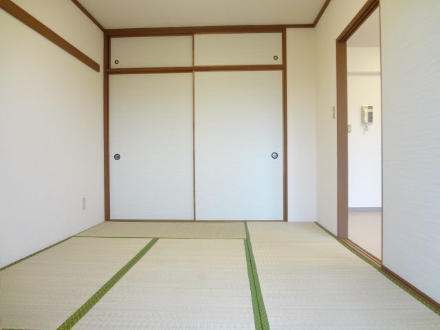 Living and room. This room settle the tatami