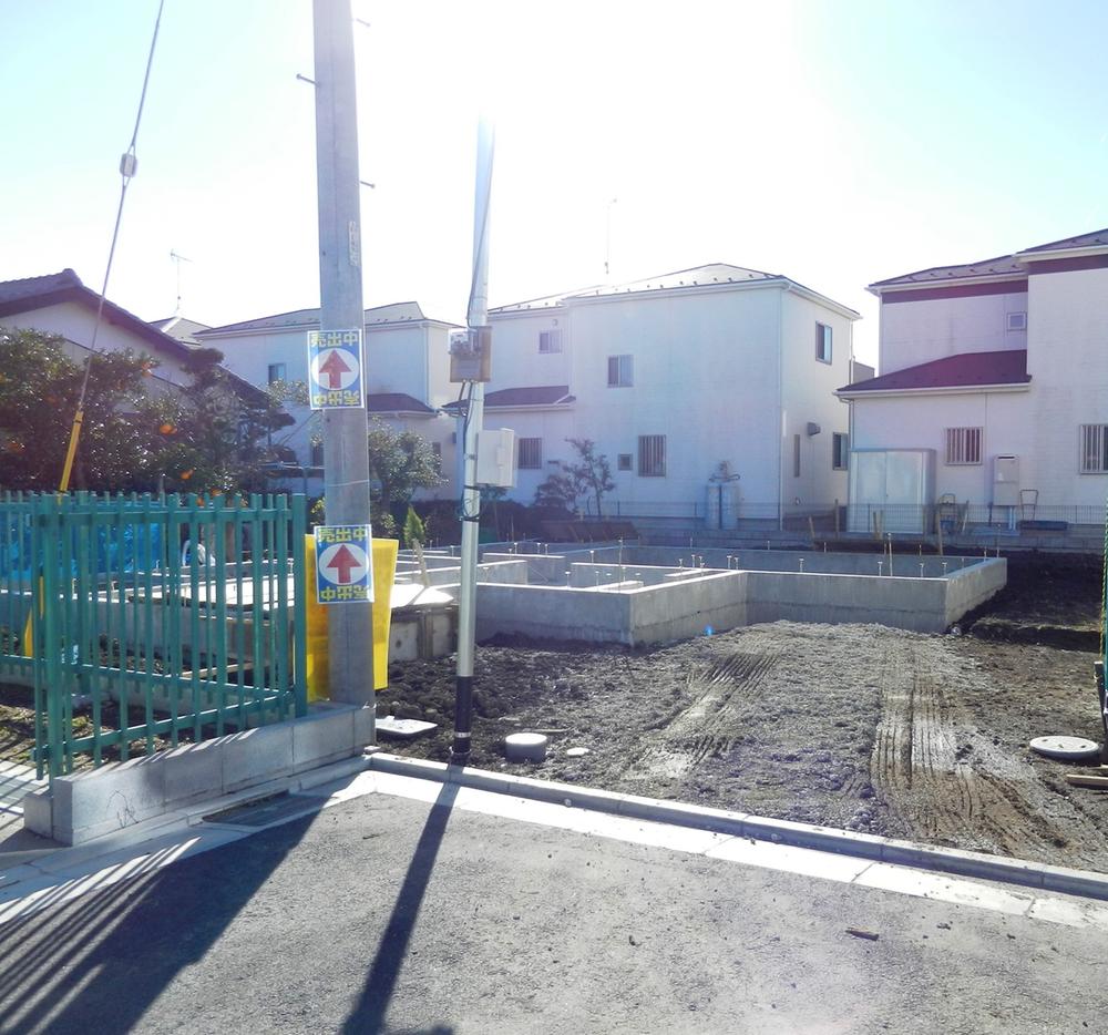 Local photos, including front road. Car space two local (12 May 2013) Shooting