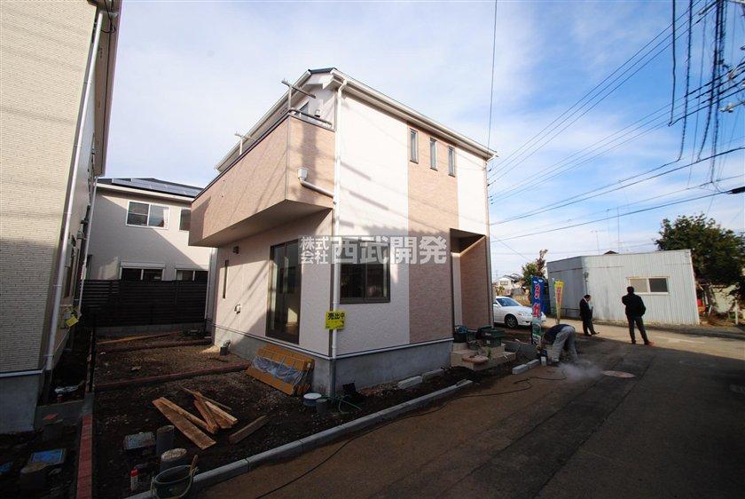 Local photos, including front road. Local (12 May 2013) Shooting