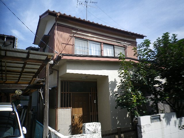 Building appearance. It is the inside of the gate.