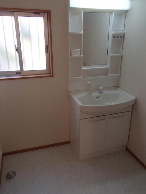 Wash basin, toilet. Local (11 May 2013) Shooting