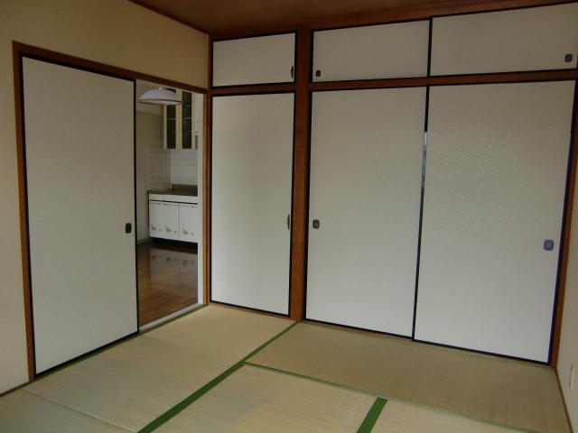 Living and room. Japanese-style room (6 quires)