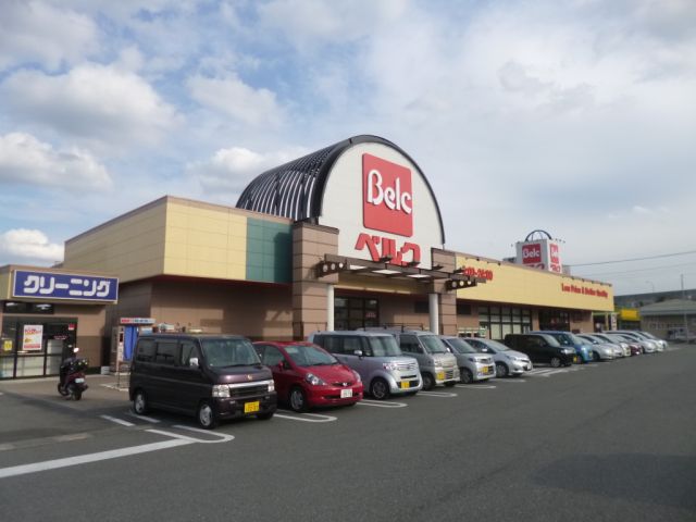 Shopping centre. 810m until Berg (shopping center)