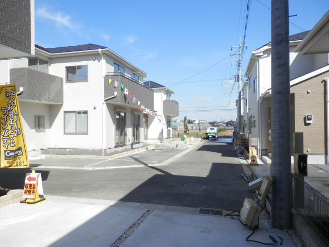 Local appearance photo. Local (12 May 2013) Shooting