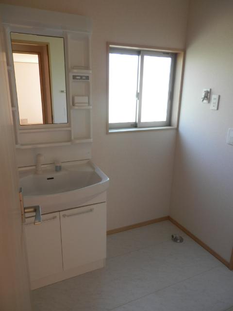 Wash basin, toilet. 7 Building (December 2013) Shooting