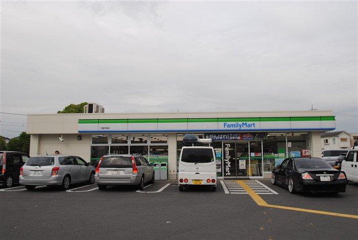 Convenience store. 180m to FamilyMart
