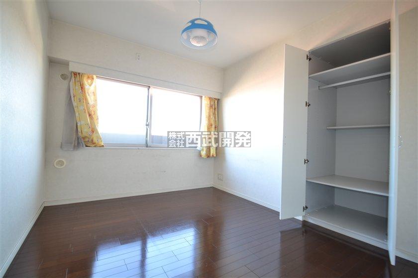 Entrance. Indoor (11 May 2013) Shooting