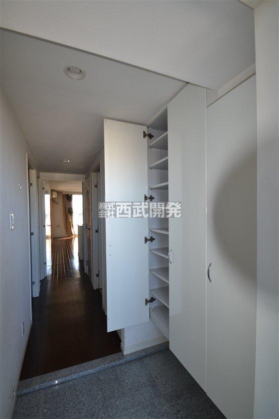 Entrance. Indoor (11 May 2013) Shooting