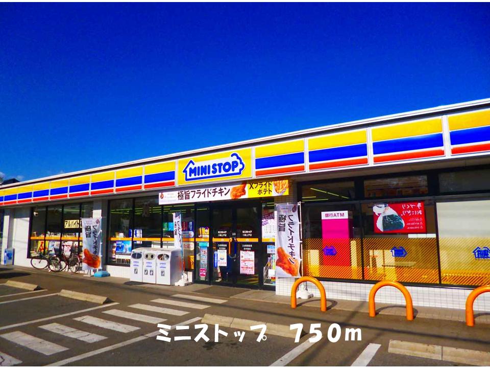 Convenience store. MINISTOP up (convenience store) 750m