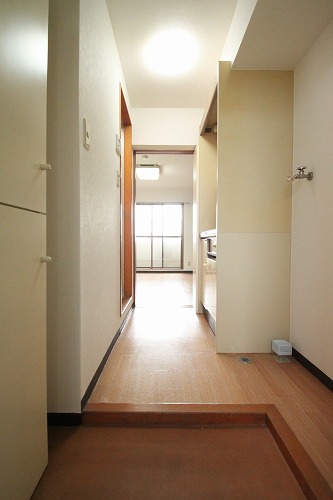 Entrance. Because in indoor Kurinin'ngu, It is a photograph of the same building another room