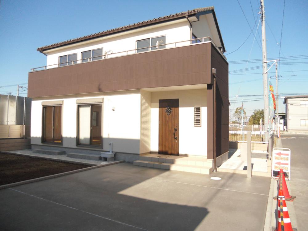 Local appearance photo. Over Bell power board to the outer wall, Roof is intended to use the western tile. 