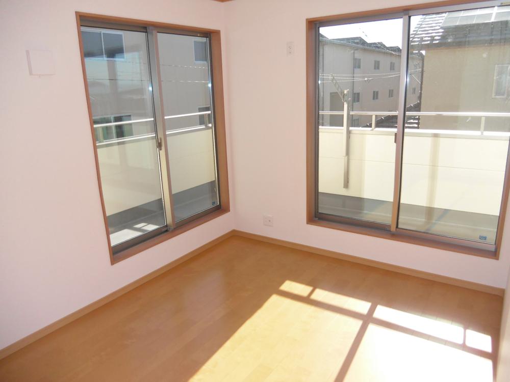 Non-living room. Each room per day is good because there is a wide land. 