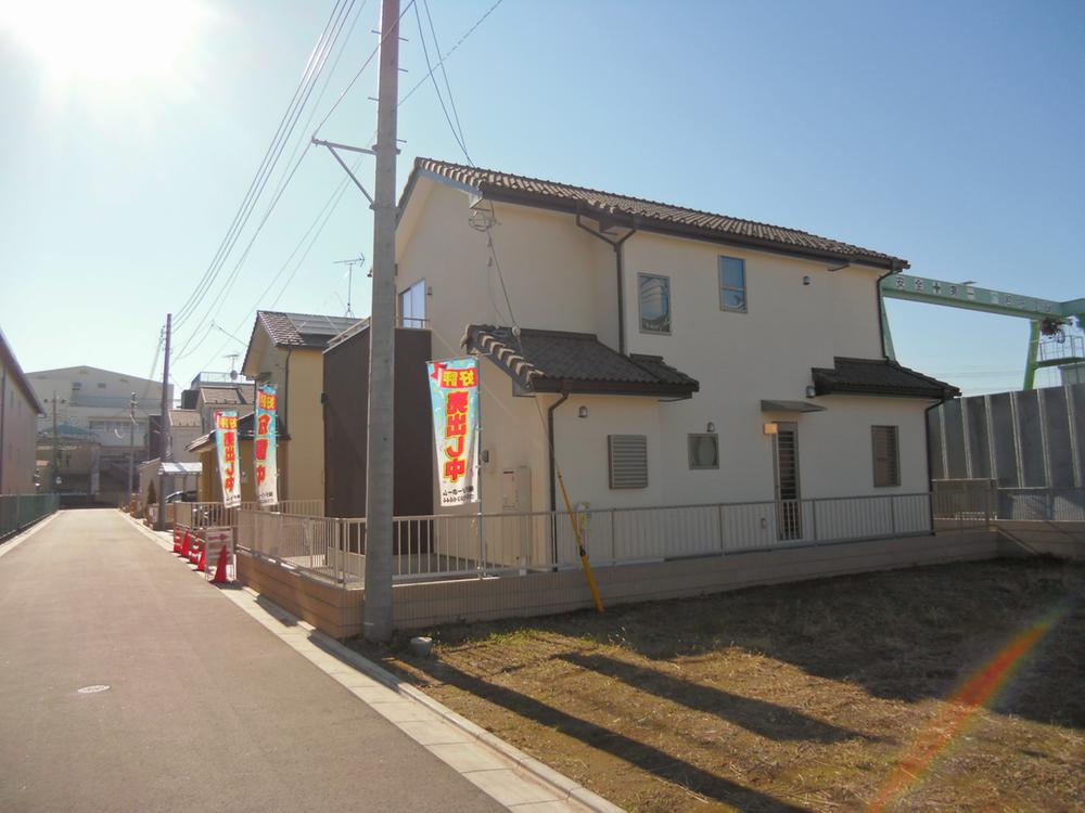 Local photos, including front road. Wide road of east 5.2m And out of the car it is also easy to. 