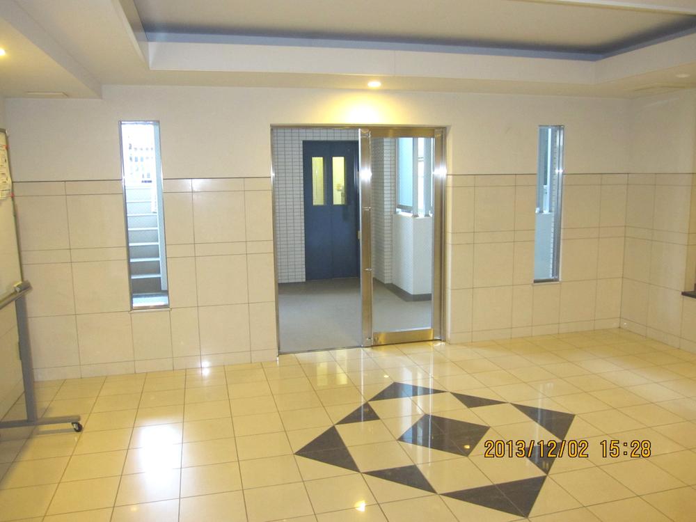 Entrance. Common areas