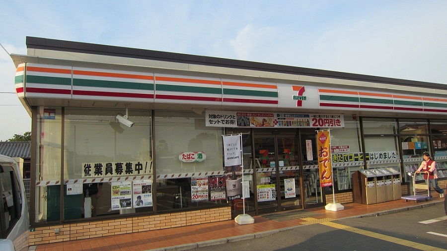 Convenience store. 317m to Seven-Eleven Kawagoe Toyota head office (convenience store)