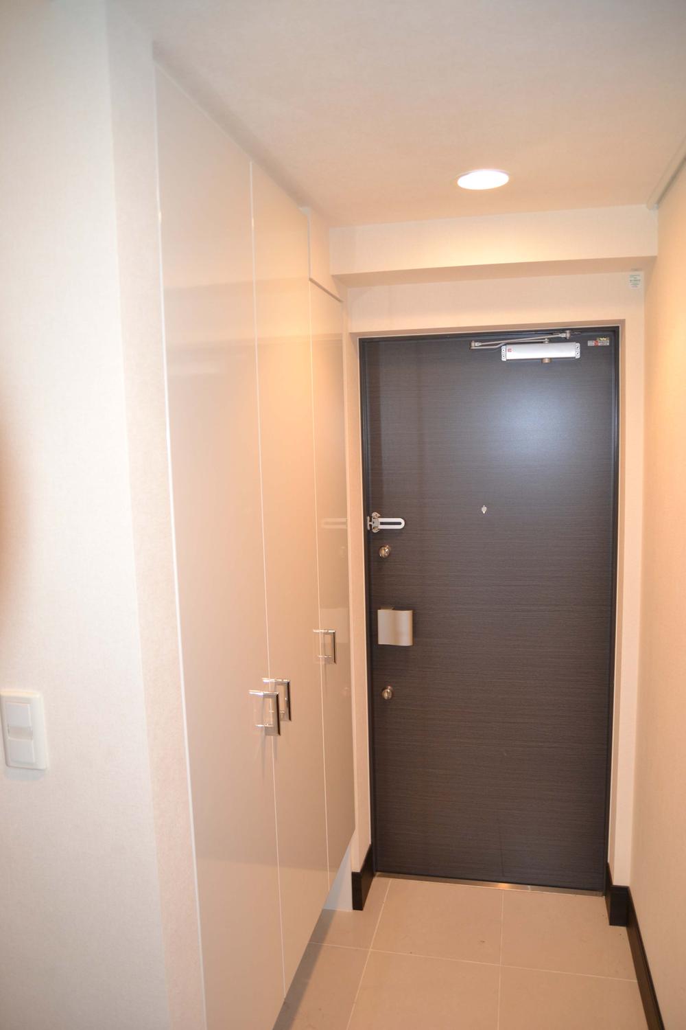 Entrance. Room (August 2013) Shooting